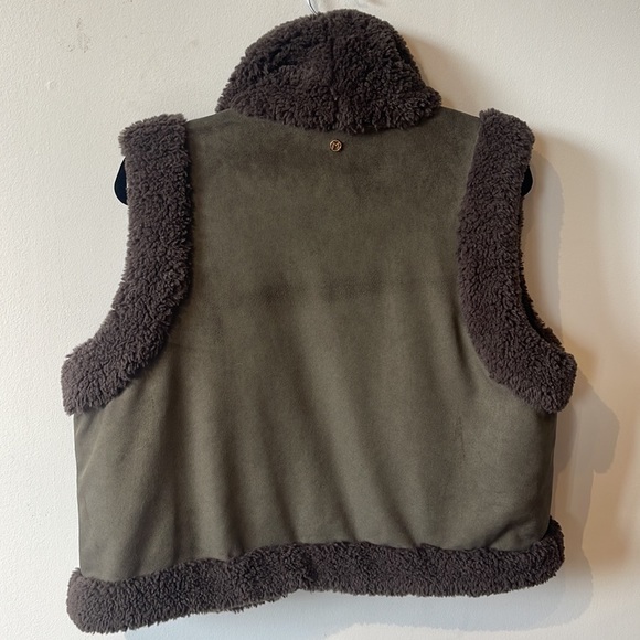 Marie Oliver Faux Suede Sherpa Fleece Lined Cropped Open Vest Large - Picture 6 of 6